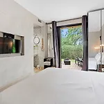 Exclusive Modern In *