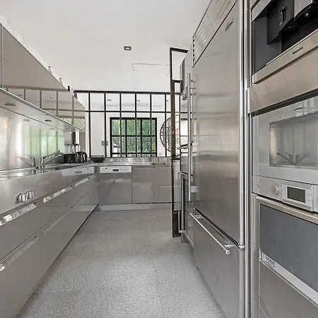 Exclusive Modern In