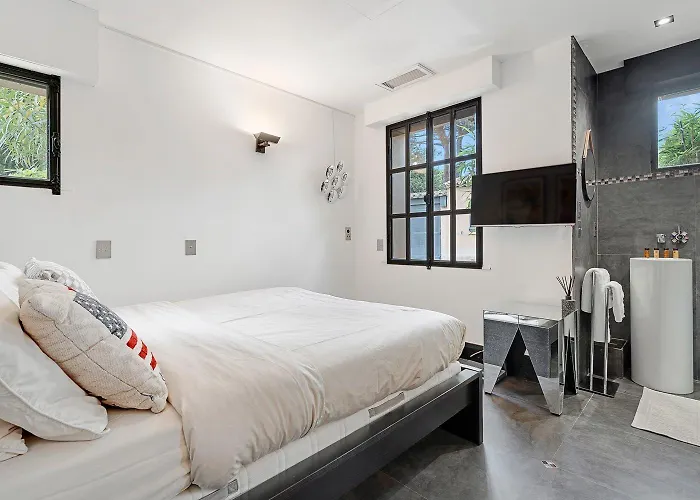 Exclusive Modern In Villa Saint-Tropez