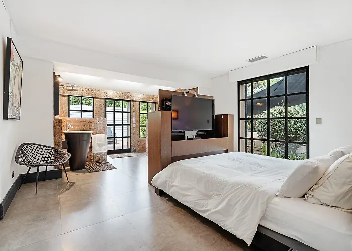 Villa Exclusive Modern In *