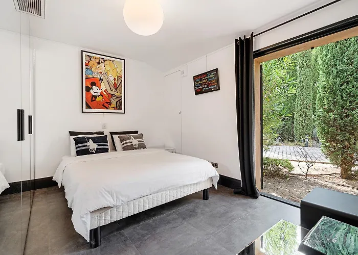 Villa Exclusive Modern In *